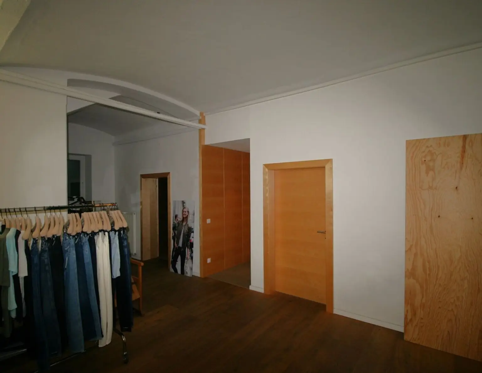 Ausstellungsfläche / Büro mit großzügigen Lagerflächen in Salzburg Nord