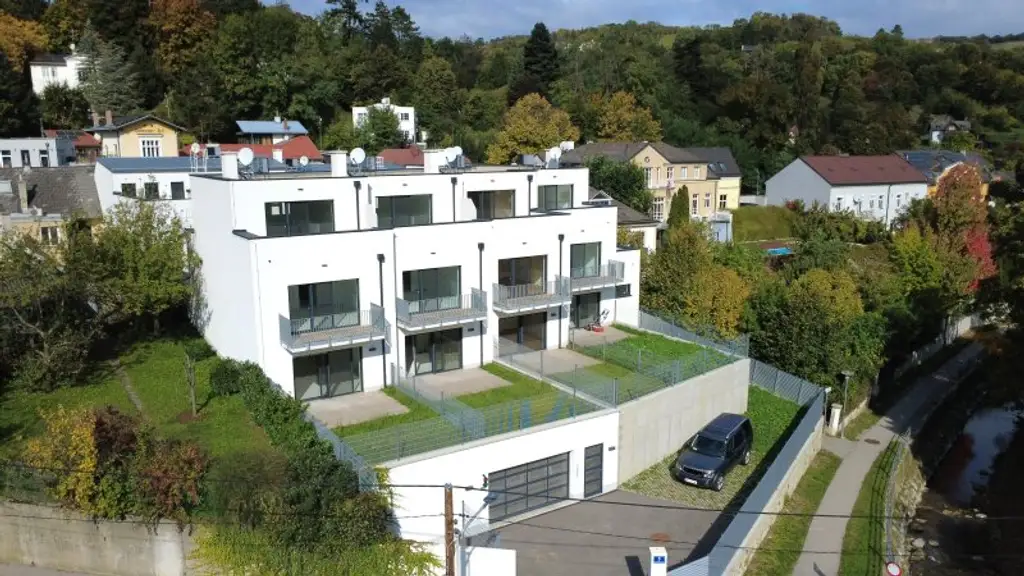LEBENSQUALITÄT MIT AUSSICHT - EXKLUSIVES TOWNHAUS AUF EIGENGRUND IN WEIDLING – NATURNAHES WOHNEN MIT STIL