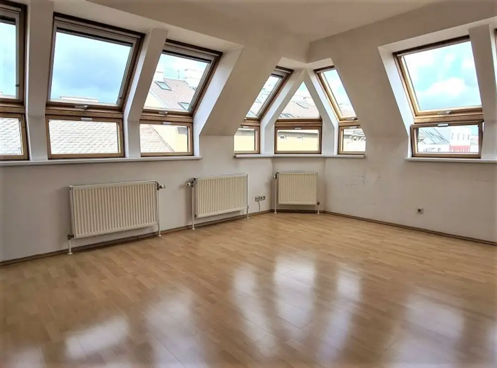 DACHGESCHOSS, AUGARTEN-NÄHE, 87 m² Maisonette mit 10 m2 Terrasse, Wohnküche, 2 Zimmer, Galerie, 2 Bäder, Rembrandtstraße