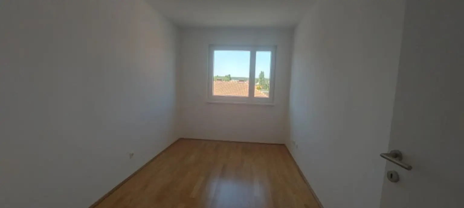 3-Zimmer-Wohnung mit Loggia und Tiefgaragenstellplatz (Top 14)