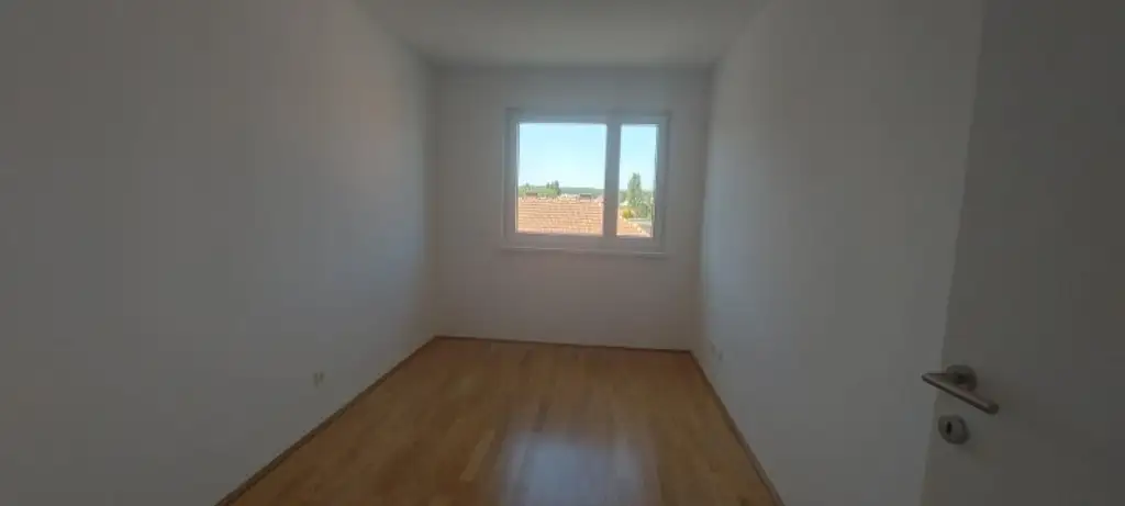 3-Zimmer-Wohnung mit Loggia und Tiefgaragenstellplatz (Top 14)