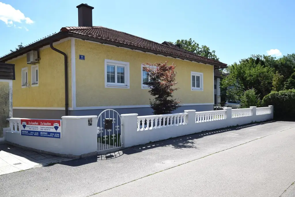 Netter Bungalow mit Garten und Pool