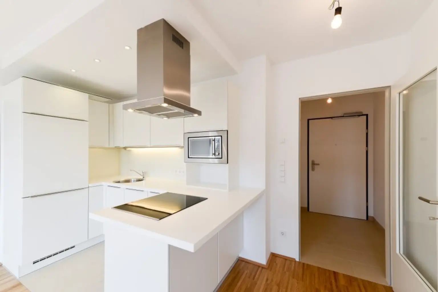 Neuwertige 2-Zimmer-Wohnung beim Westbahnhof - Balkon, Garage, U-Bahn