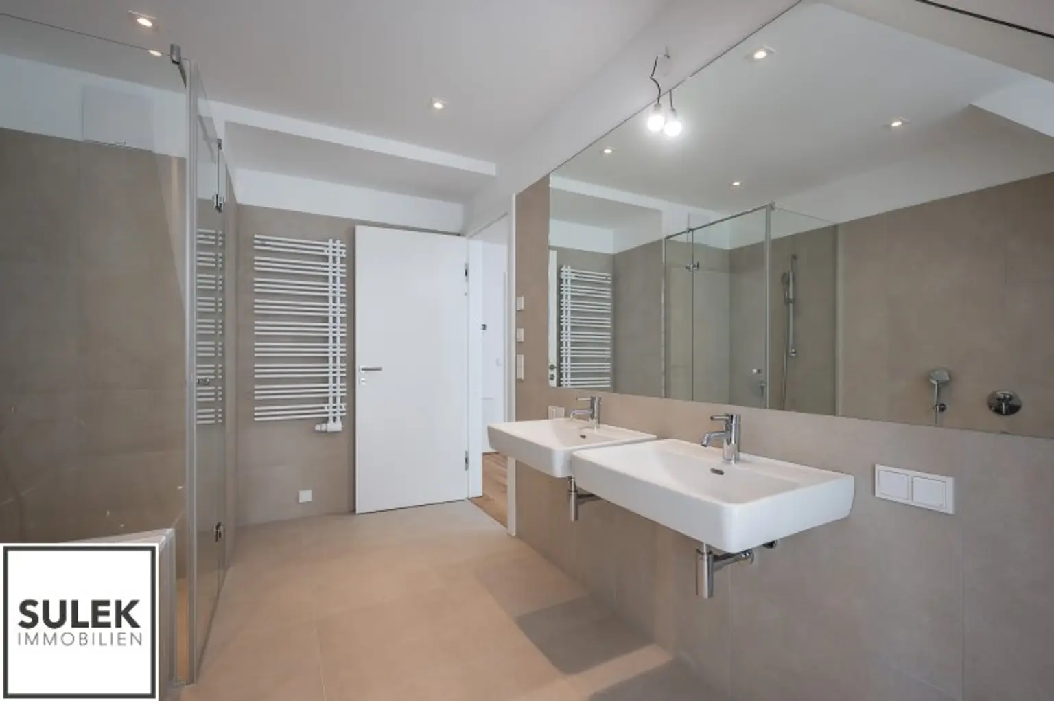 ERSTBEZUG-Townhouse: Exklusives 4-Zimmer-Townhouse mit 2 Terrassen & Tiefgaragen-Option - ab sofort