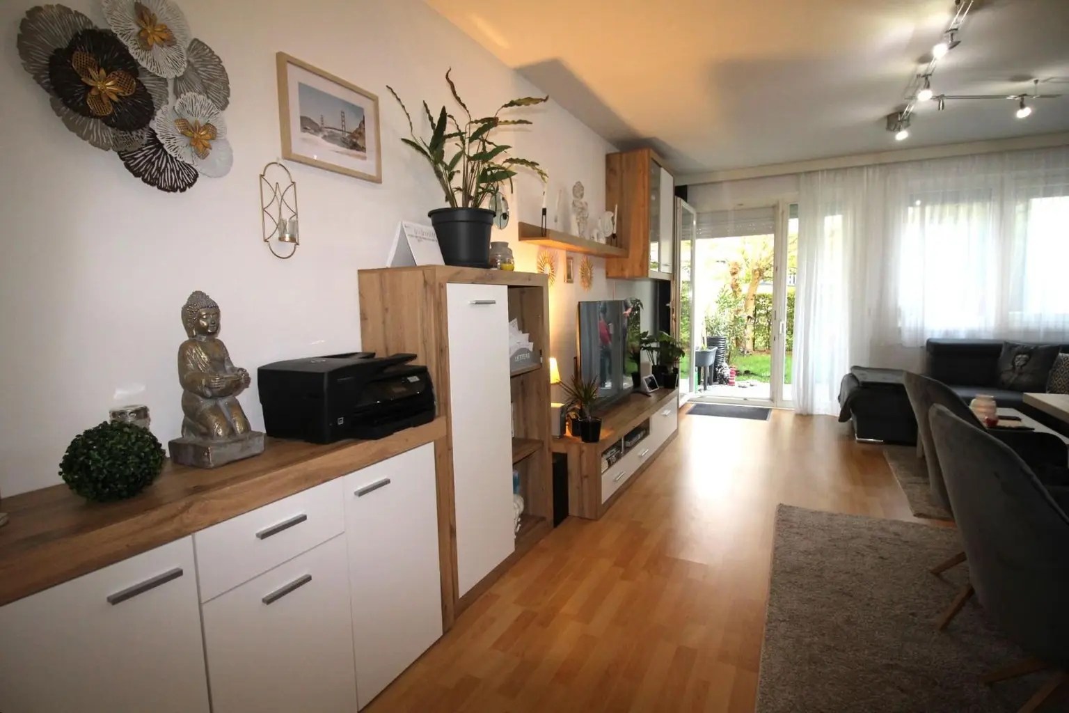 Schicke Gartenmaisonette mit Loggien, Balkon und Garage