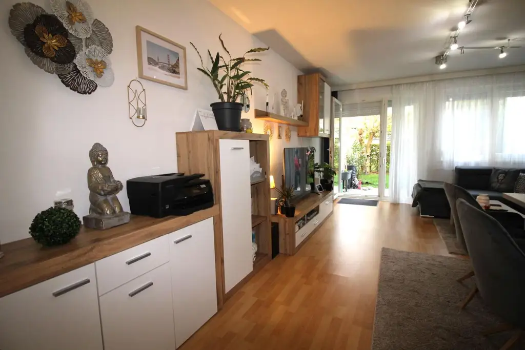 Schicke Gartenmaisonette mit Loggien, Balkon und Garage