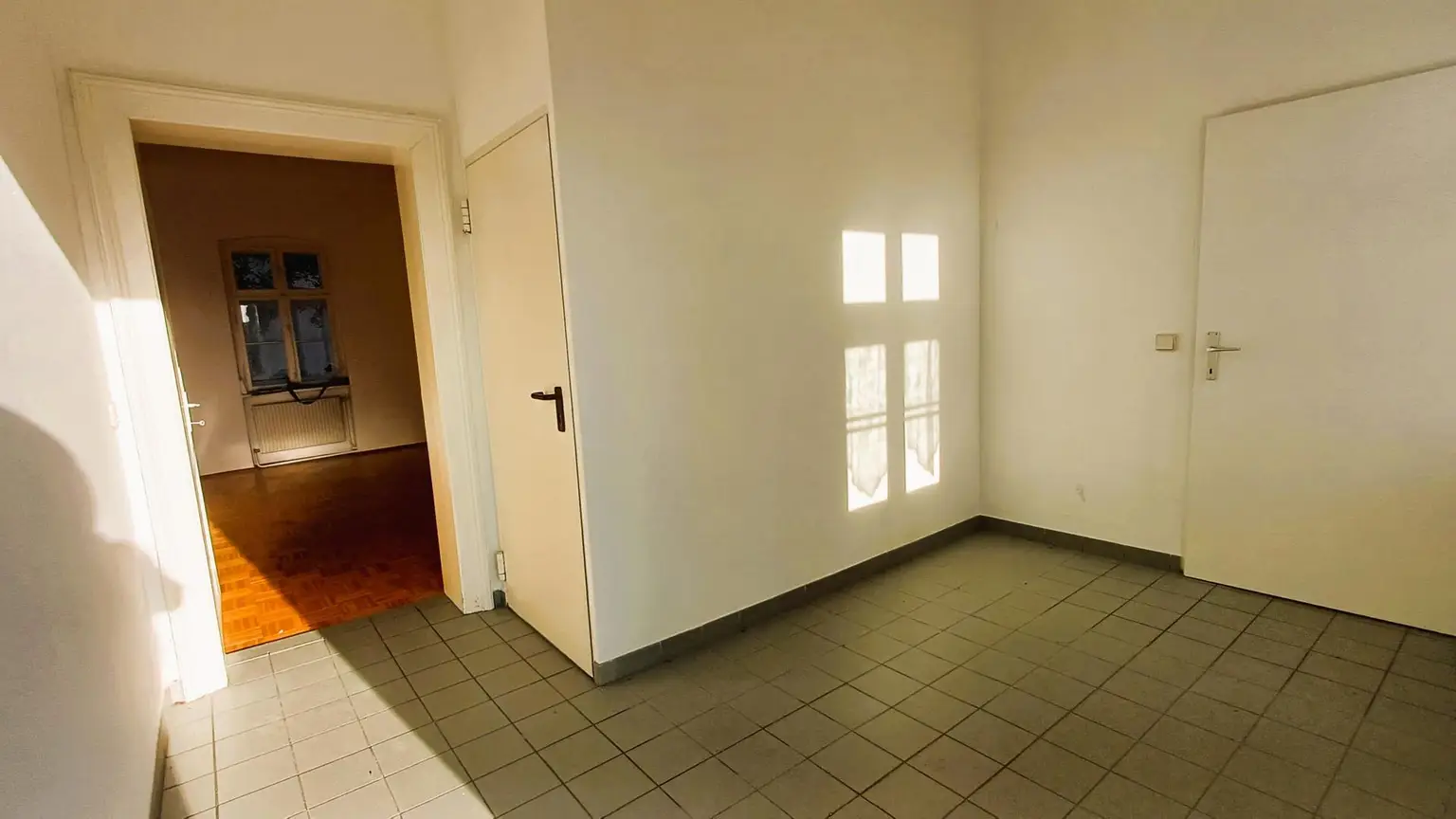 3 Bürohäuser, 38 Parkplätze in Toplage, hochfrequentiert, beste Infrastruktur