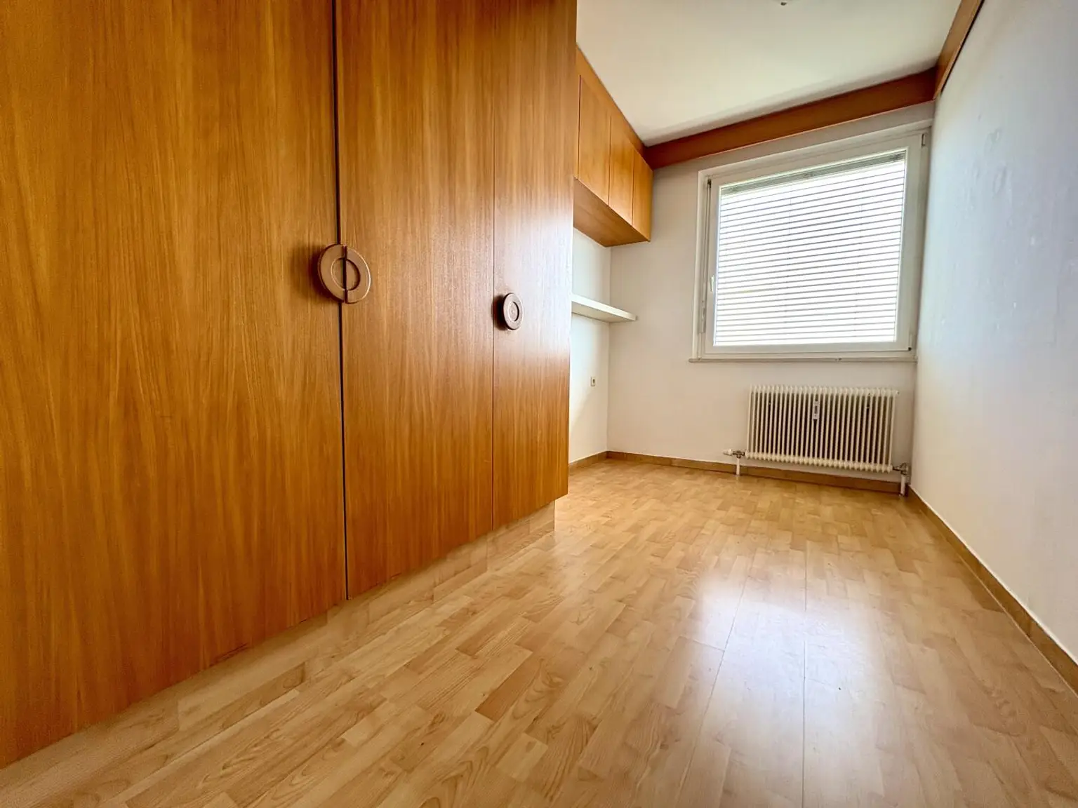 Schlafzimmer mit Schrankverbau