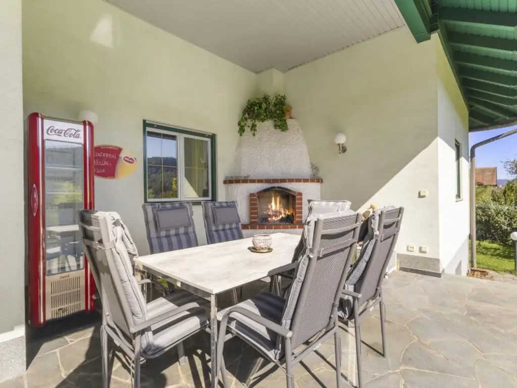 Charmanter und schöner 130m² Architekten-Bungalow in Keutschach Nähe Rauschelesee in Aussichtslage