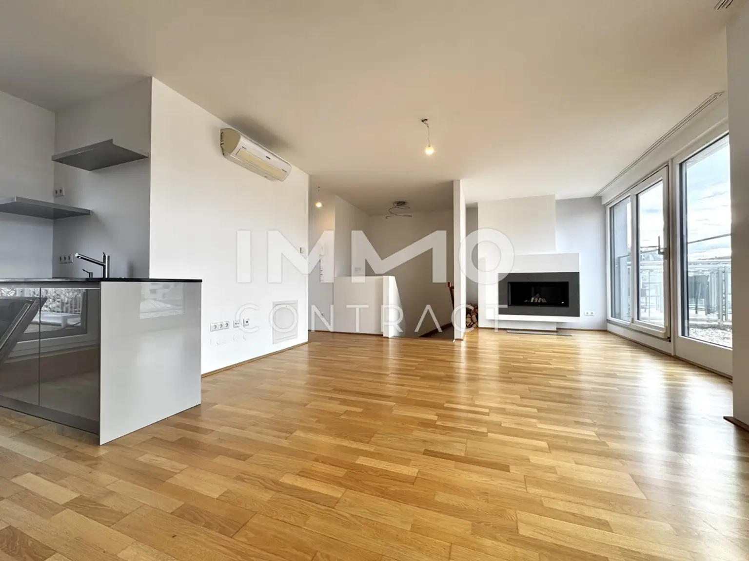 Exklusive City-Maisonette mit Panoramablick, Kamin & Abendsonne über der Stadt