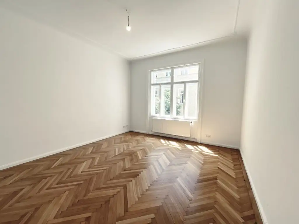 Wohnung in Wiener Bestlage | Frisch Saniert - in Erstbezugszustand! | Völlige Ruhelage im Innenhof