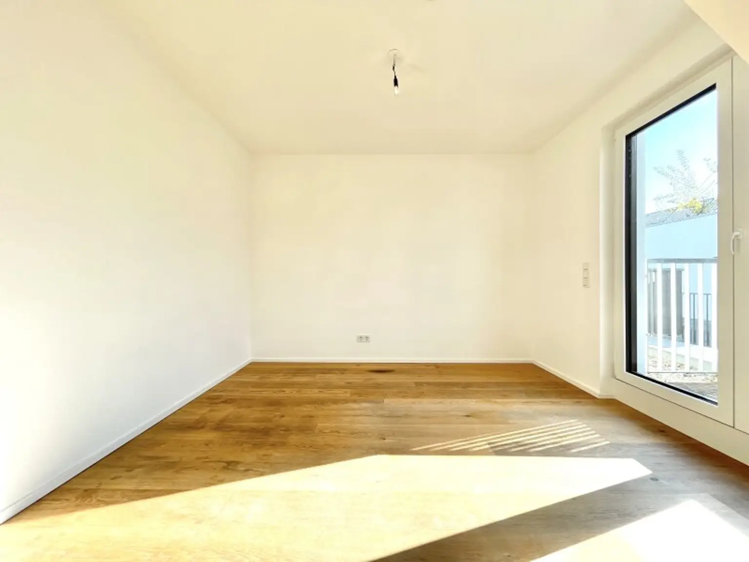 *TERRASSENTRAUM - Goldener Hirsch – Stilvolle 3-Zimmer-Wohnung mit Terrasse & Balkon in der Ziedlergasse, 23. Bezirk*