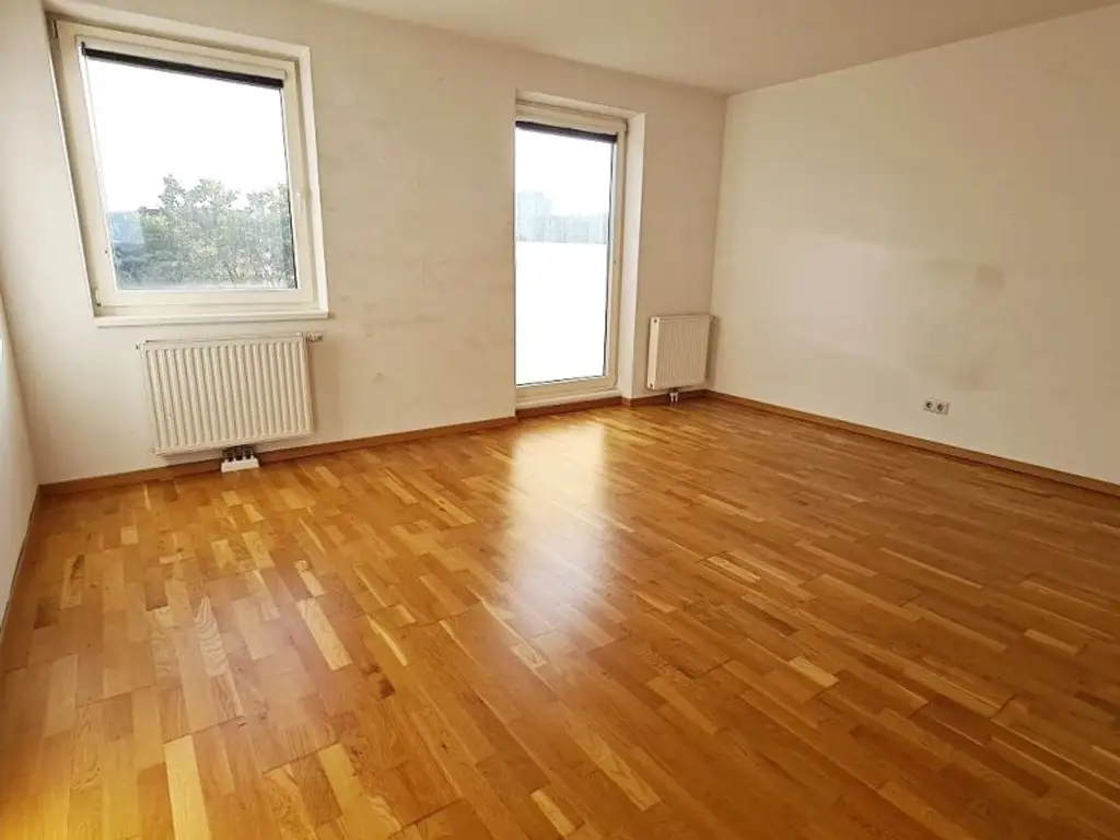 DACHGESCHOSS, gepflegte 103 m2 Neubau mit Loggia und Balkon, Wohnküche, 3 Zimmer, Wannenbad, Parketten, Holbeingasse