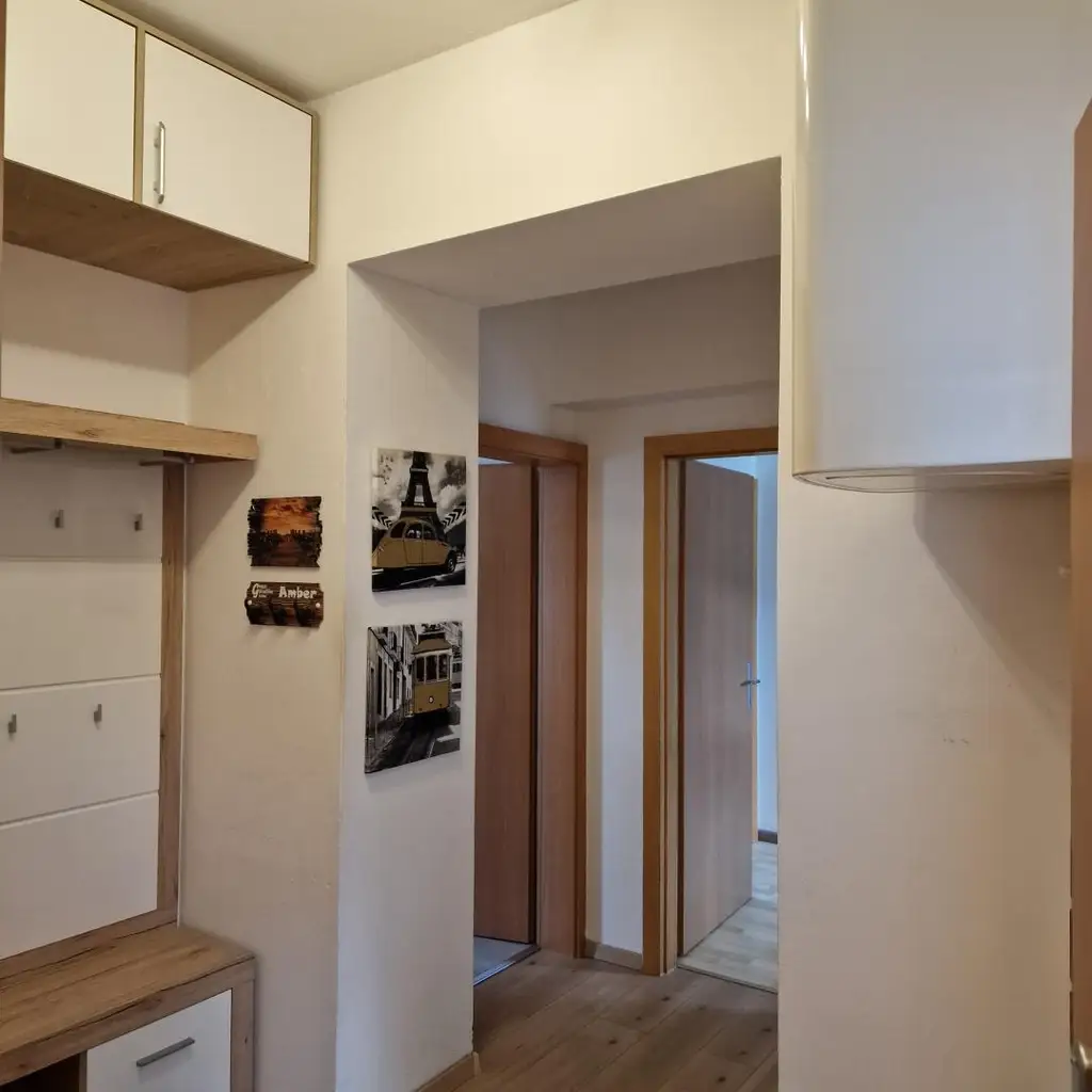 Voll möblierte 2,5-Zimmer-Dachgeschoßwohnung, 1 Monat mietzinsfrei!