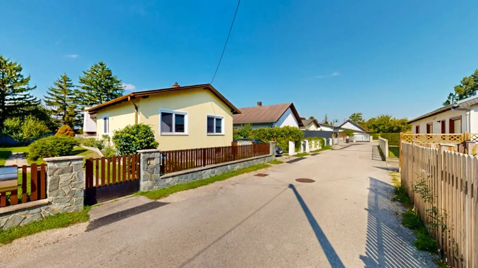 Hinreißender Bungalow mit großem Garten und Entwicklungspotential | 3 Zimmer | Terrasse