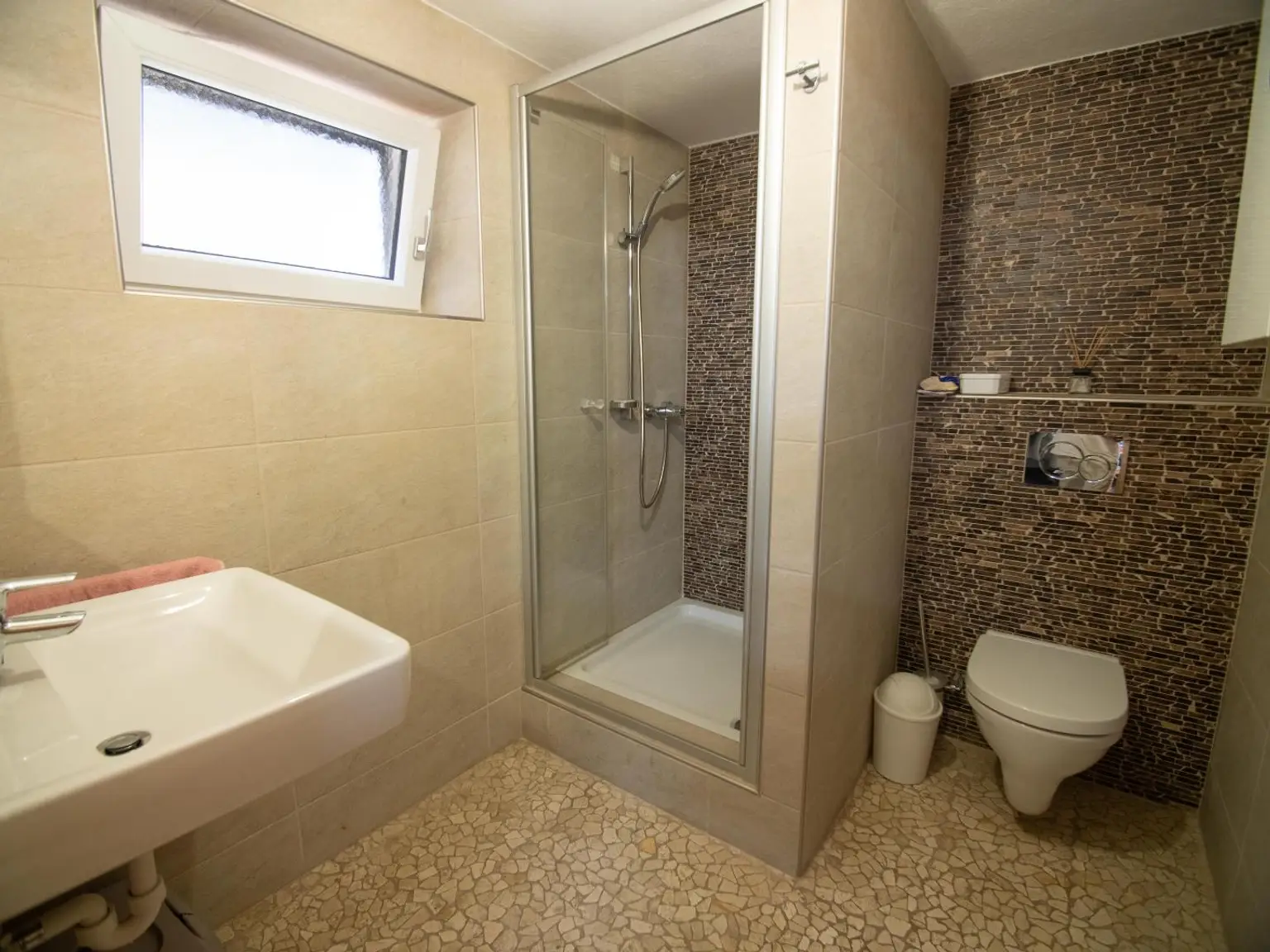 Exklusives Einfamilienhaus mit Ausblick und Wellnessbereich