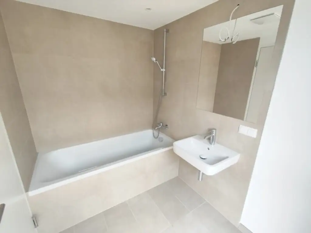 Modern wohnen in Meidling! Neubau 2-Zimmer-Erstbezug mit Balkon im 5. Liftstock - Top58