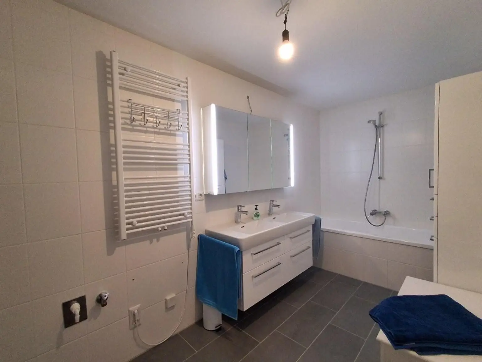 "Neue vollausgestattete - 4-Zimmer-Balkonwohnung Jedlesee"