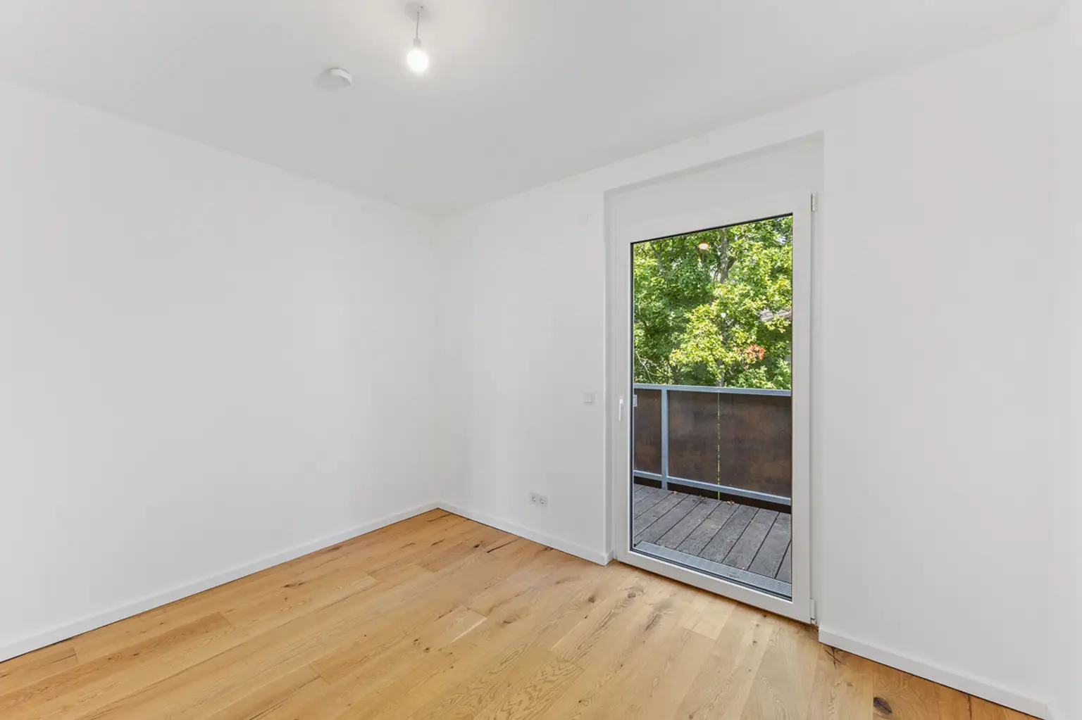 DG-Wohnung mit atemberaubender Dachterrasse in absoluter Grünruhelage