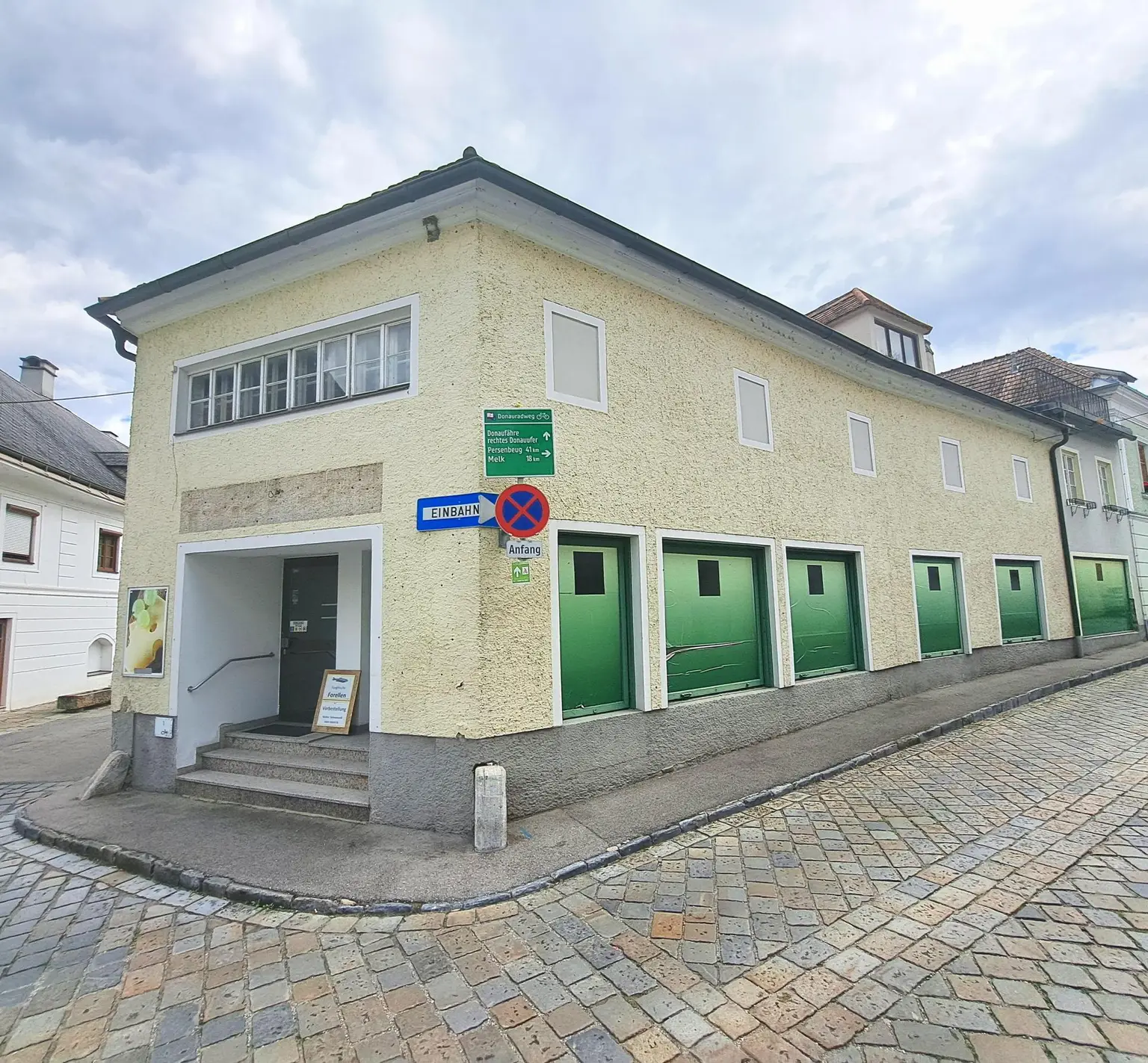 GESCHÄFTS- & WOHNHAUS