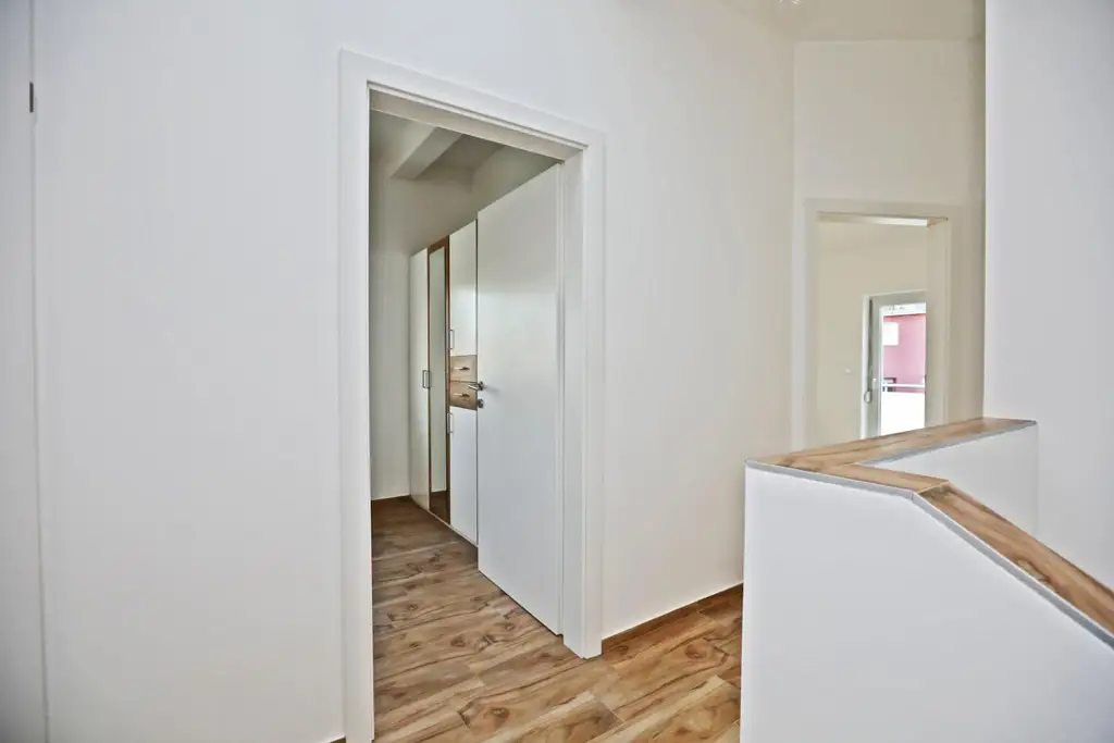 Neuwertige, moderne Doppelhaushälfte zum Verkauf