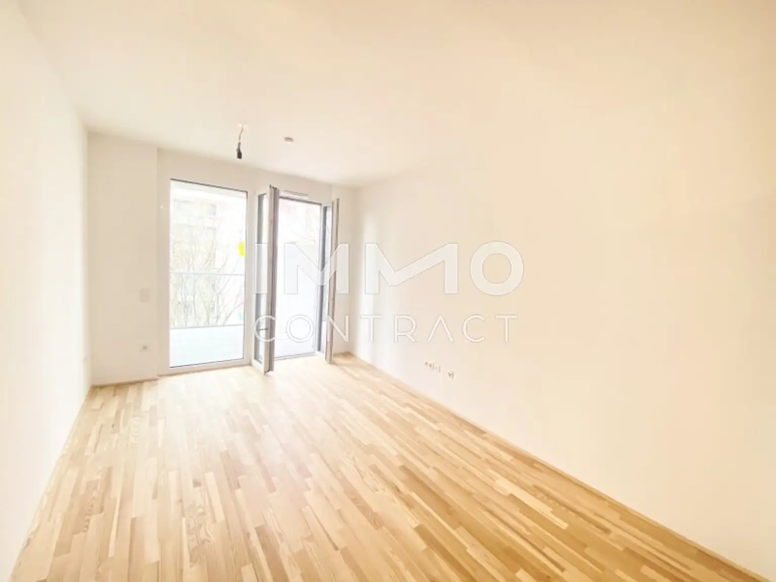 Wohnzimmer mit Balkon