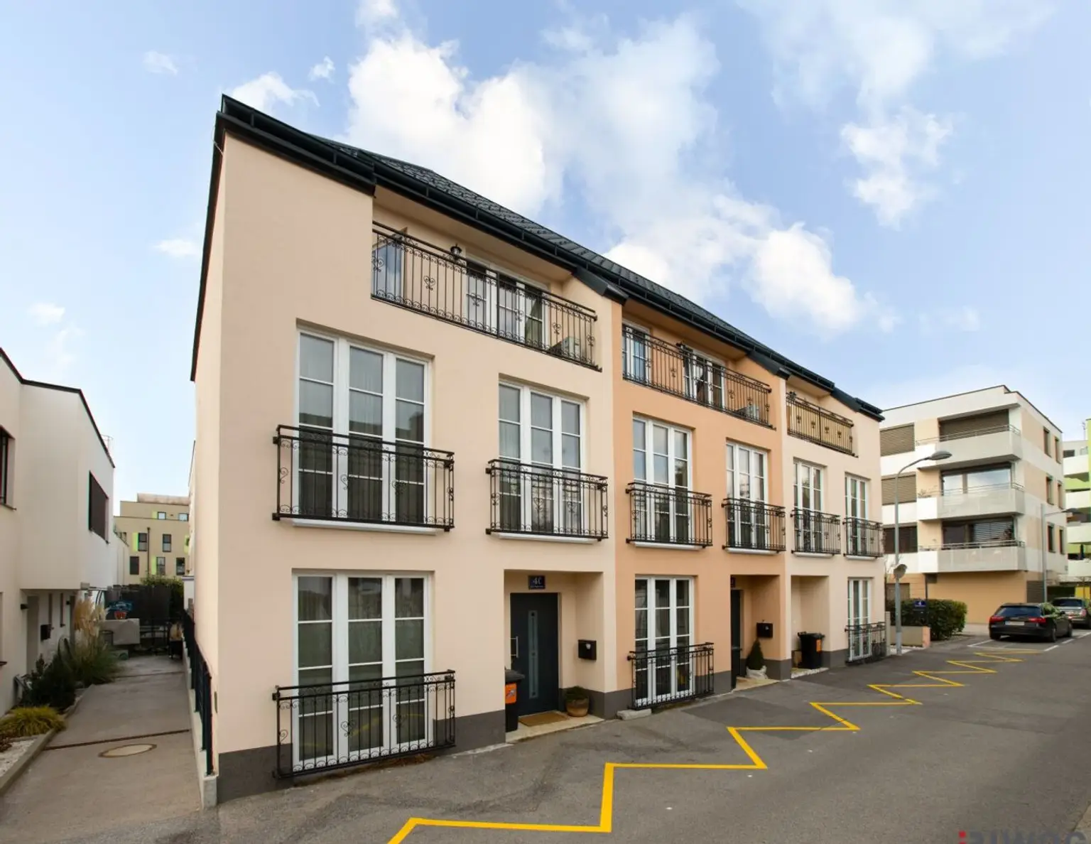 Nachhaltig vermietetes Anlagepaket mit ca. 376m² WNF | Ein Einfamilienhaus und drei Reihenhäuser | HMZ-Erhöhungen für 2026 & 2028 vereinbart