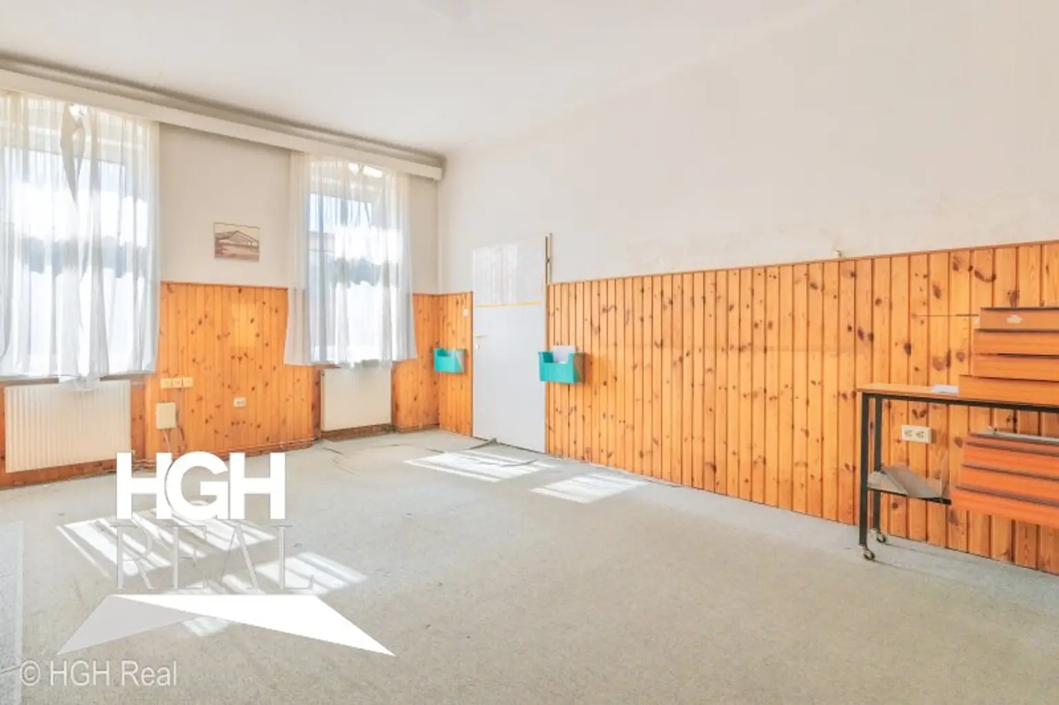 2325 Himberg Großes Grundstück mit heller beheizter HALLE, Außenfläche und bestandsfreiem Mehrparteienhaus mitten in Himberg