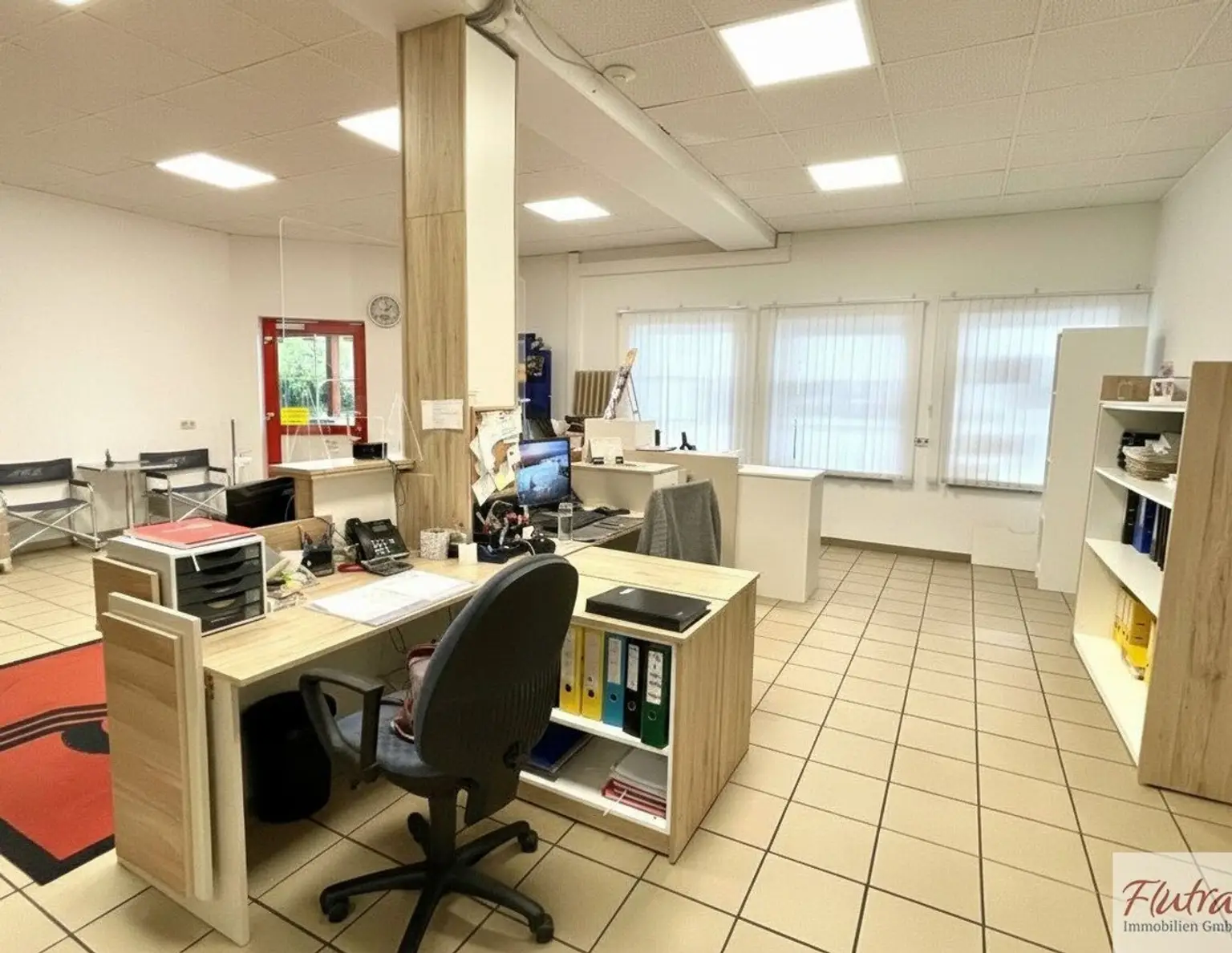 Attraktives Renditeobjekt: Wohn- und Geschäftshaus in Buchkirchen mit Garten und Pool!