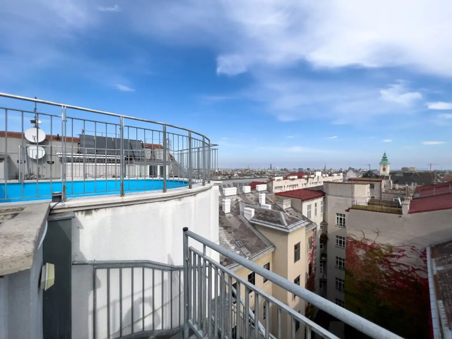 Mitgestalten statt Kompromisse: Sanierte Dachgeschosswohnung in Top-Lage