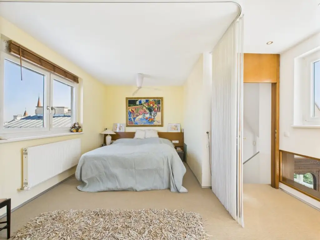 3-Zimmer Dachgeschosswohnung im 18. Bezirk mit Wienblick & zwei Garagenplätzen