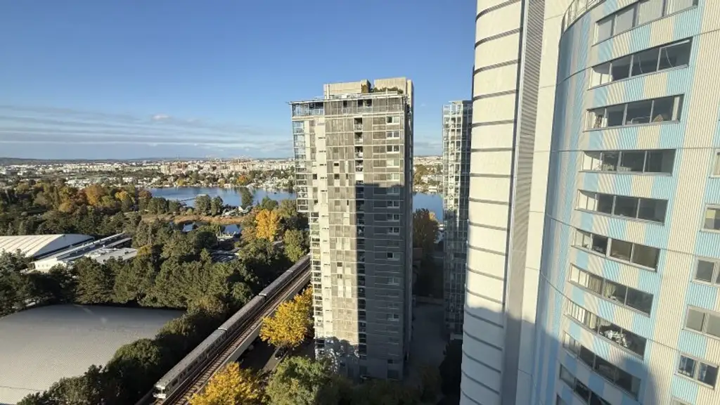 Teilmöblierte 3 Zimmer mit Klima und verglaster Loggia ***** spektakulärer Weitblick + optionaler Garagenstellplatz *****