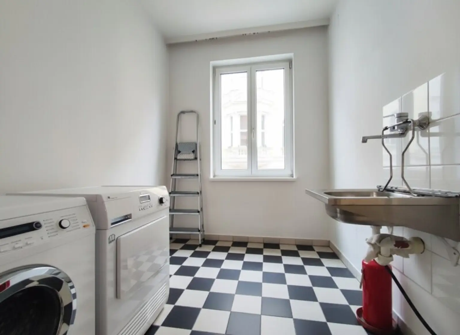 LINDENGASSE - Weitläufiger Wohnraum mit Balkon