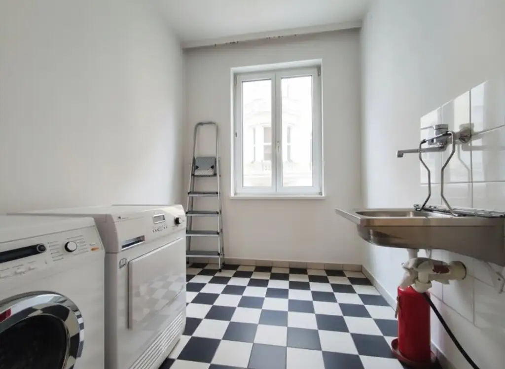 LINDENGASSE - Weitläufiger Wohnraum mit Balkon