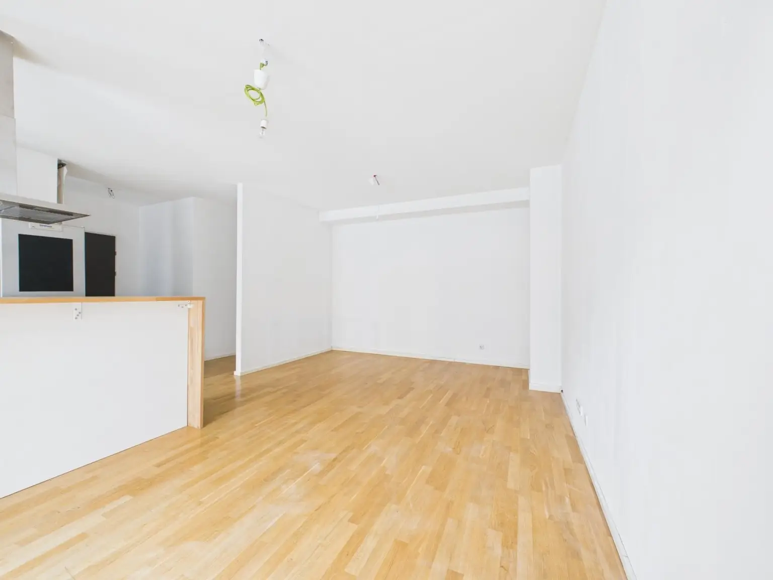 CAM04191G0-PR0076-STILL003