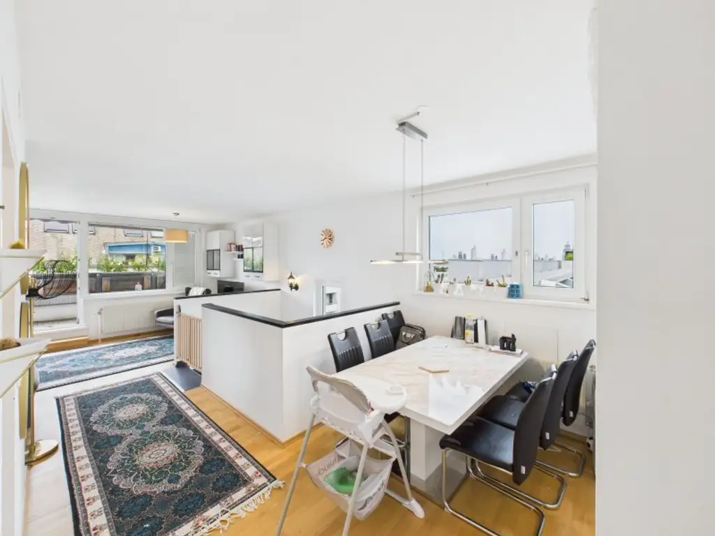 Charmante DG-Maisonette-Wohnung in 1110 Wien !