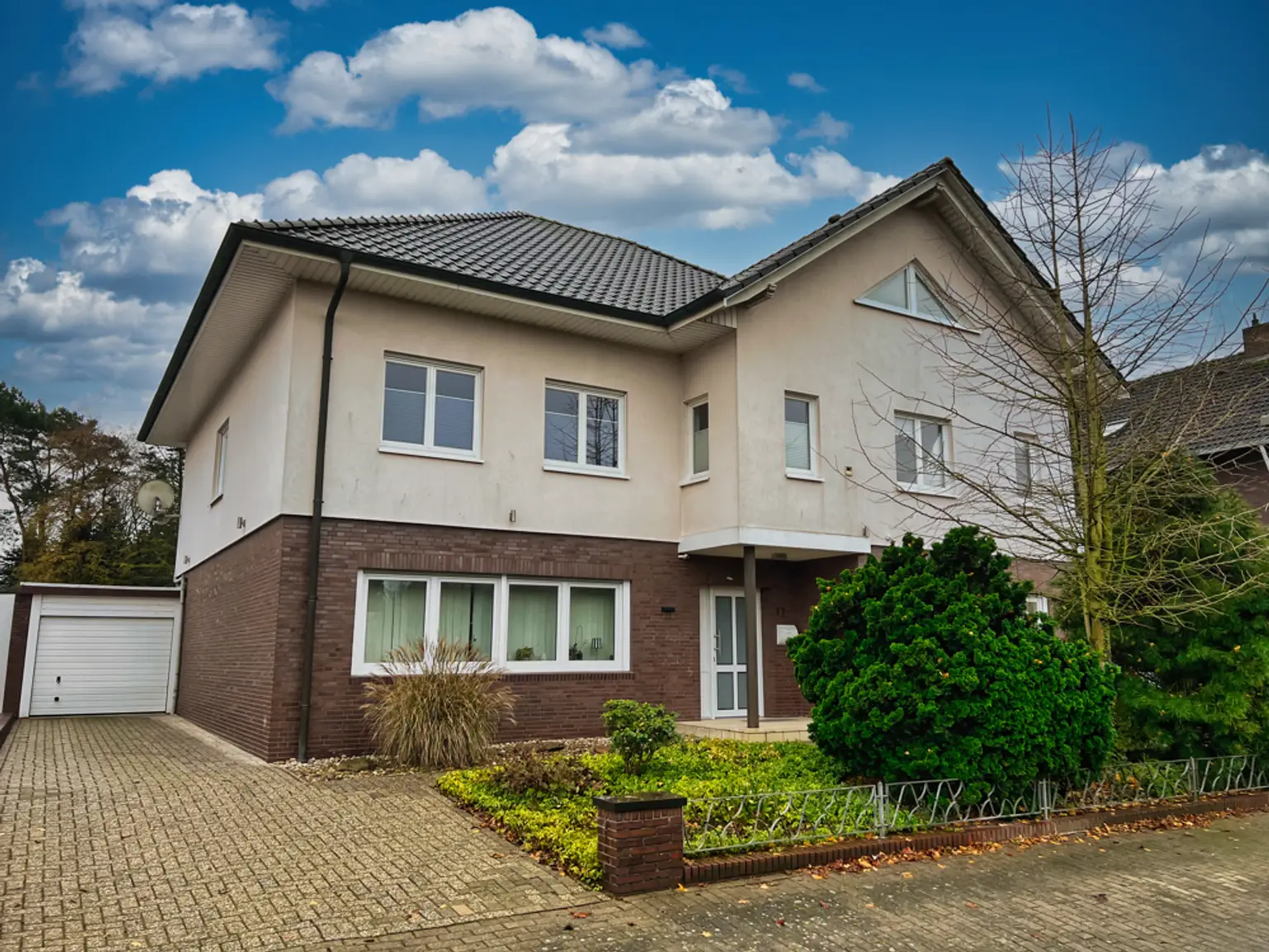 Zuhause mit Wow-Effekt! Zweifamilienhaus in Top-Lage von Cloppenburg!