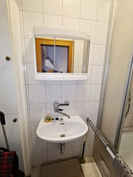 FAMILIENHIT, ENKPLATZ, gepflegte 113 m2 Neubau mit Loggia, 4 Zimmer, Küche, 2 Bäder, teilmöbliert, 3. Liftstock, U3-Nähe