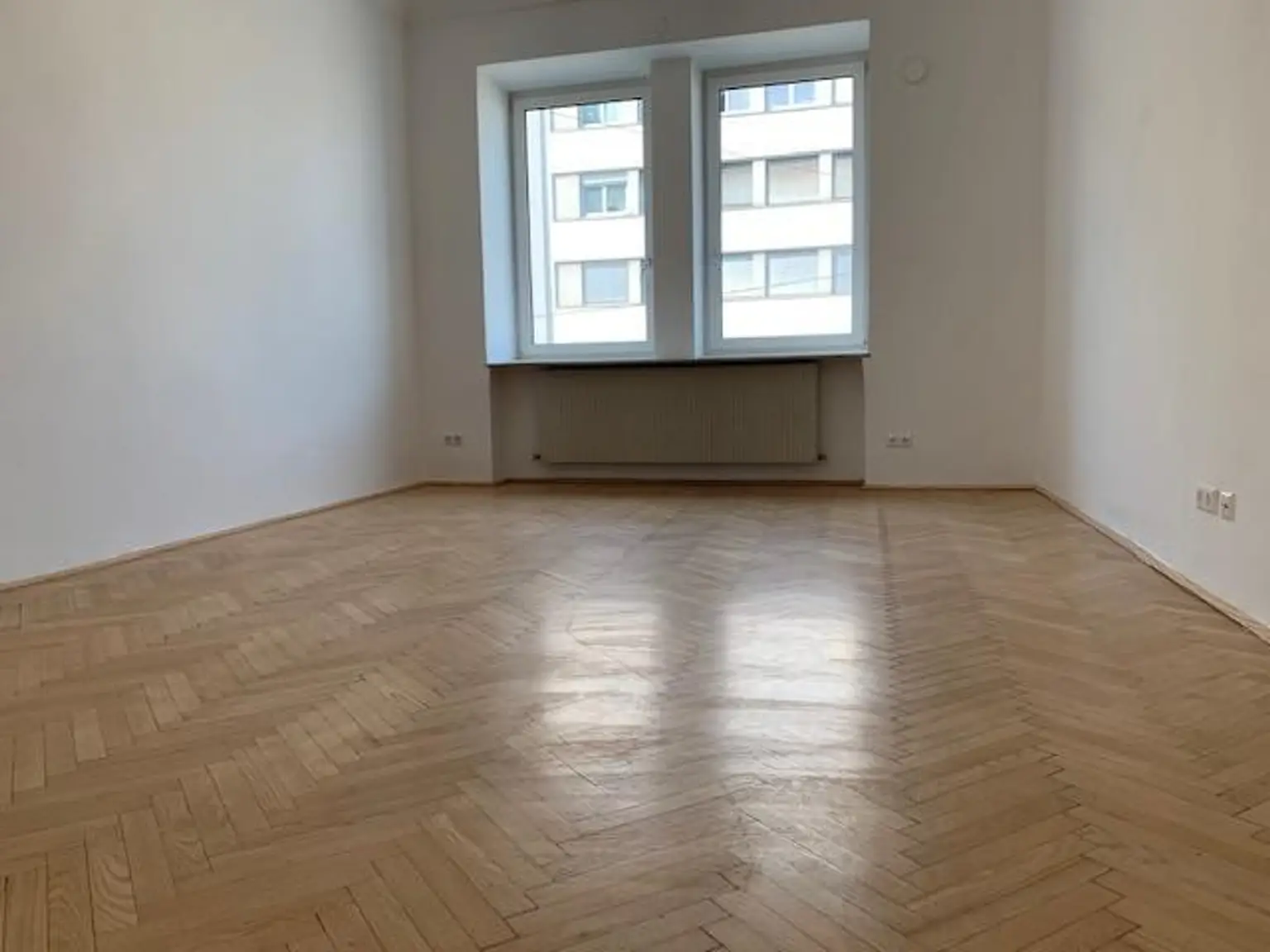 Kompakte 4-Zimmer-Wohnung mit hofseitigem Balkon - verfügbar ab November 2025