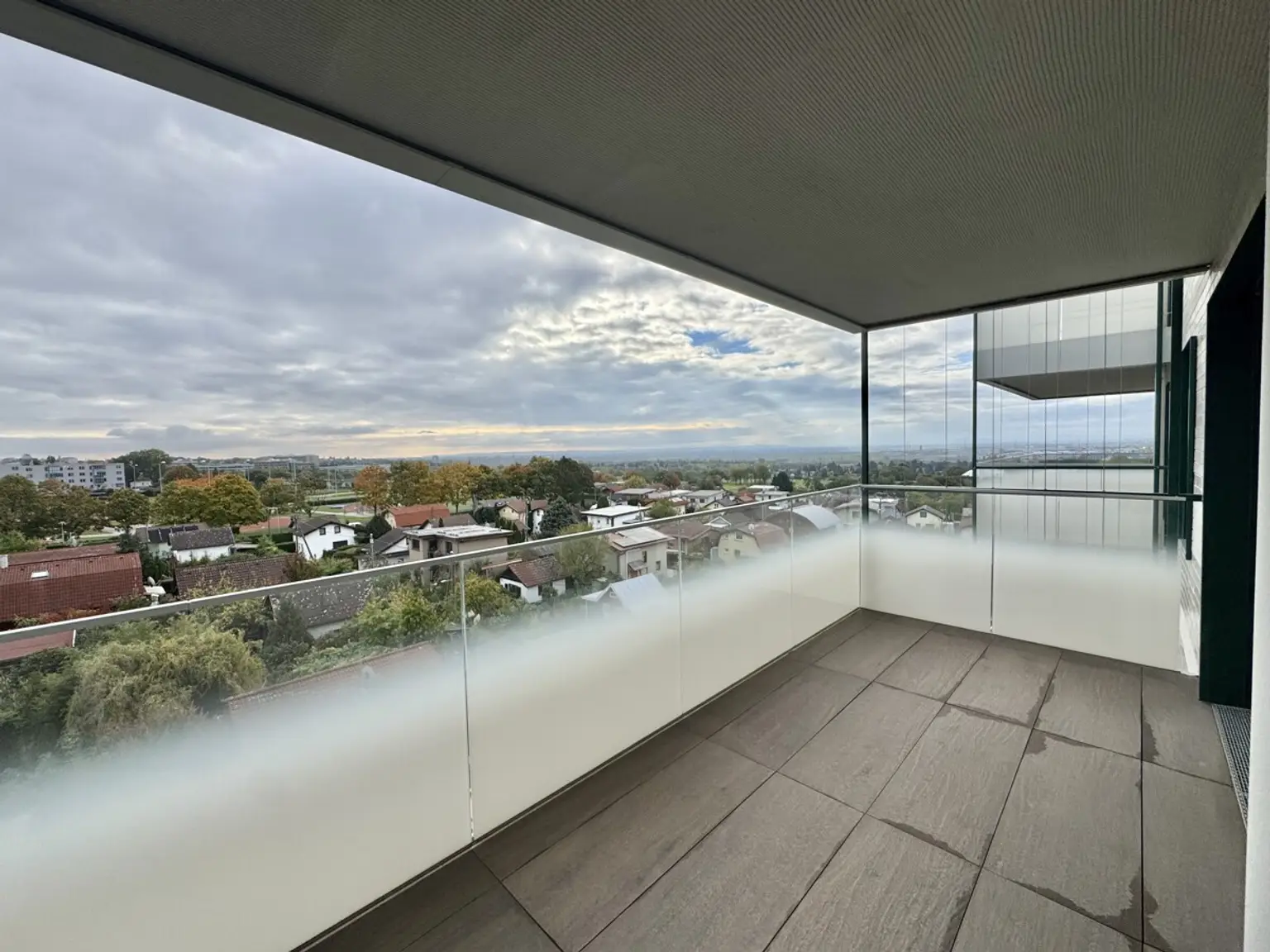 Provisionsfrei und neu: 4. Stock mit Weitblick - Luxuriös Wohnen im exklusiven Prachtgarten