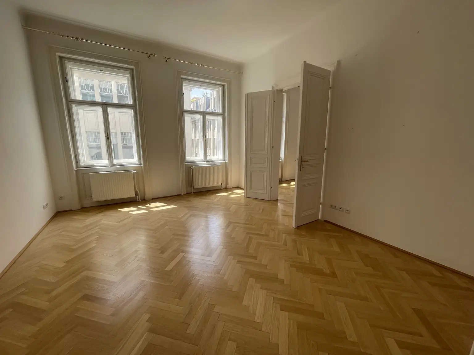 Top-Lage beim Stephansplatz: Ansprechende, charmante Altbauwohnung im stilvollen Haus