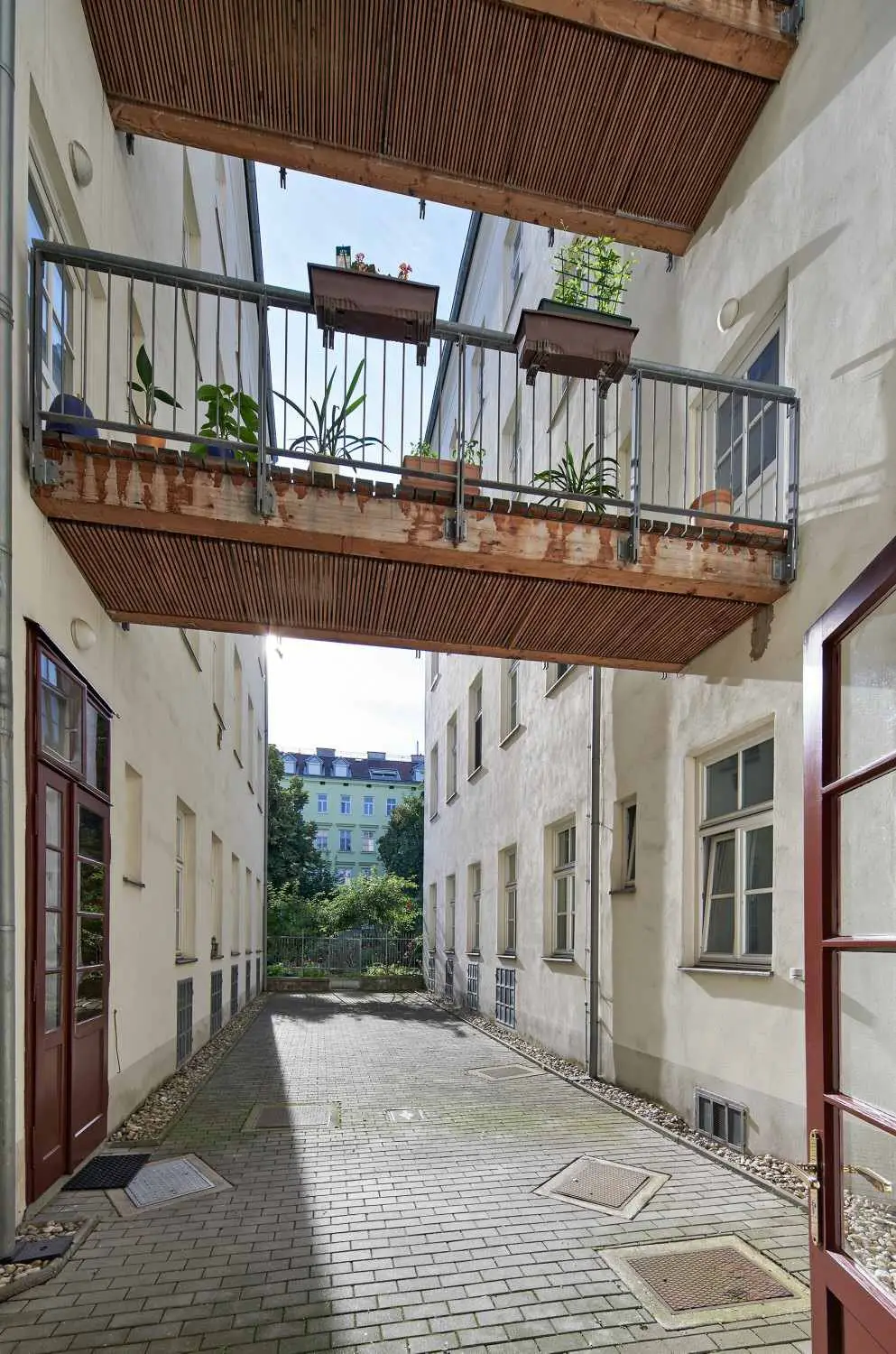 Garten-/Hofseitige 2 Zimmer-Wohnung mit Balkon  - 
befristet vermietet bis14.03.2026