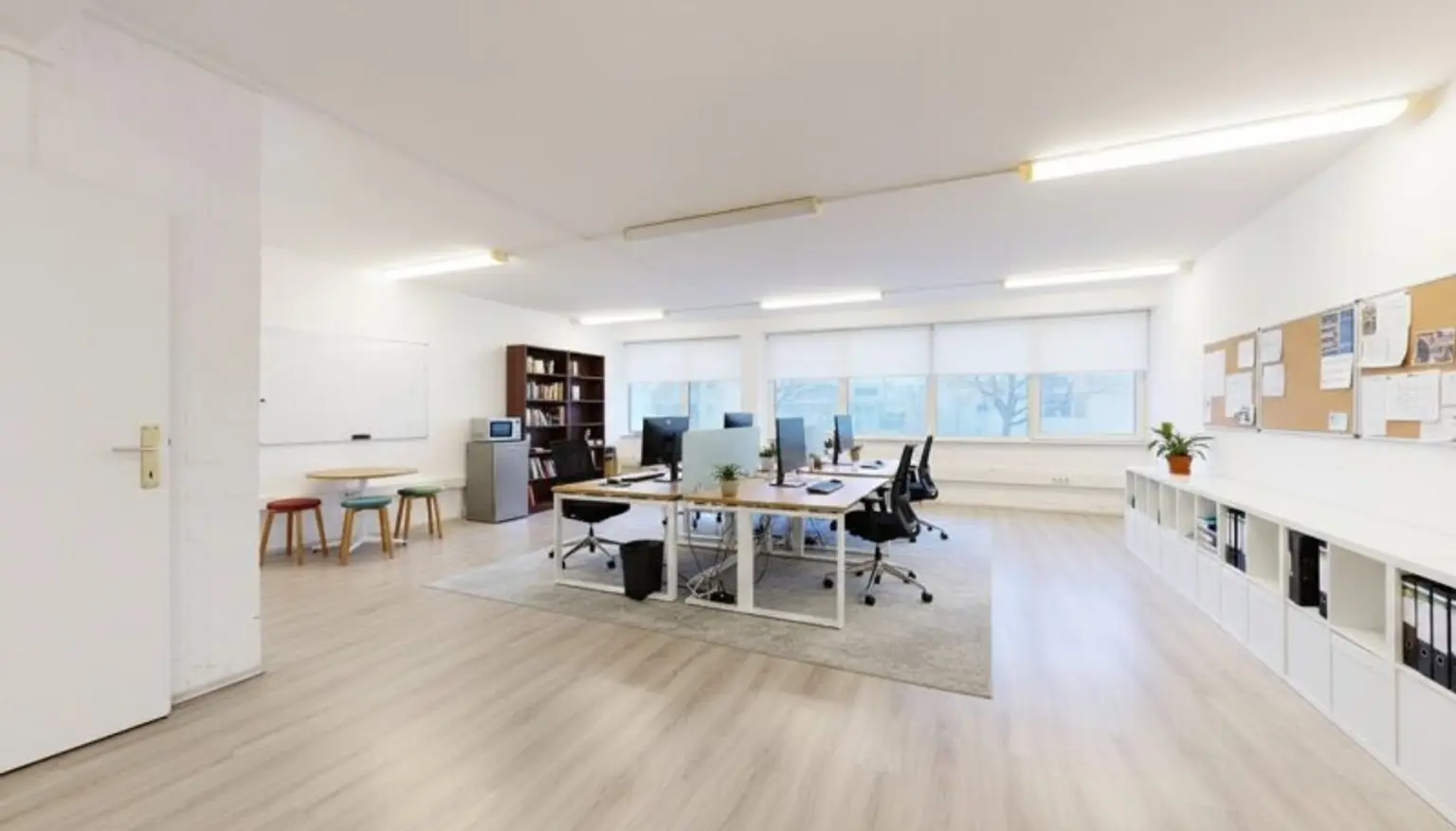 Raum 1/Beispiel Großraumbüro