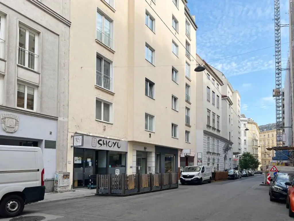 2-Zimmer Altbauwohnung in bester, zentraler Lage!