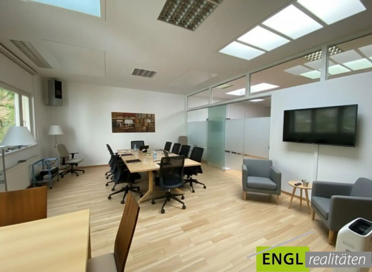 Besprechungsraum mit KI bearbeitet