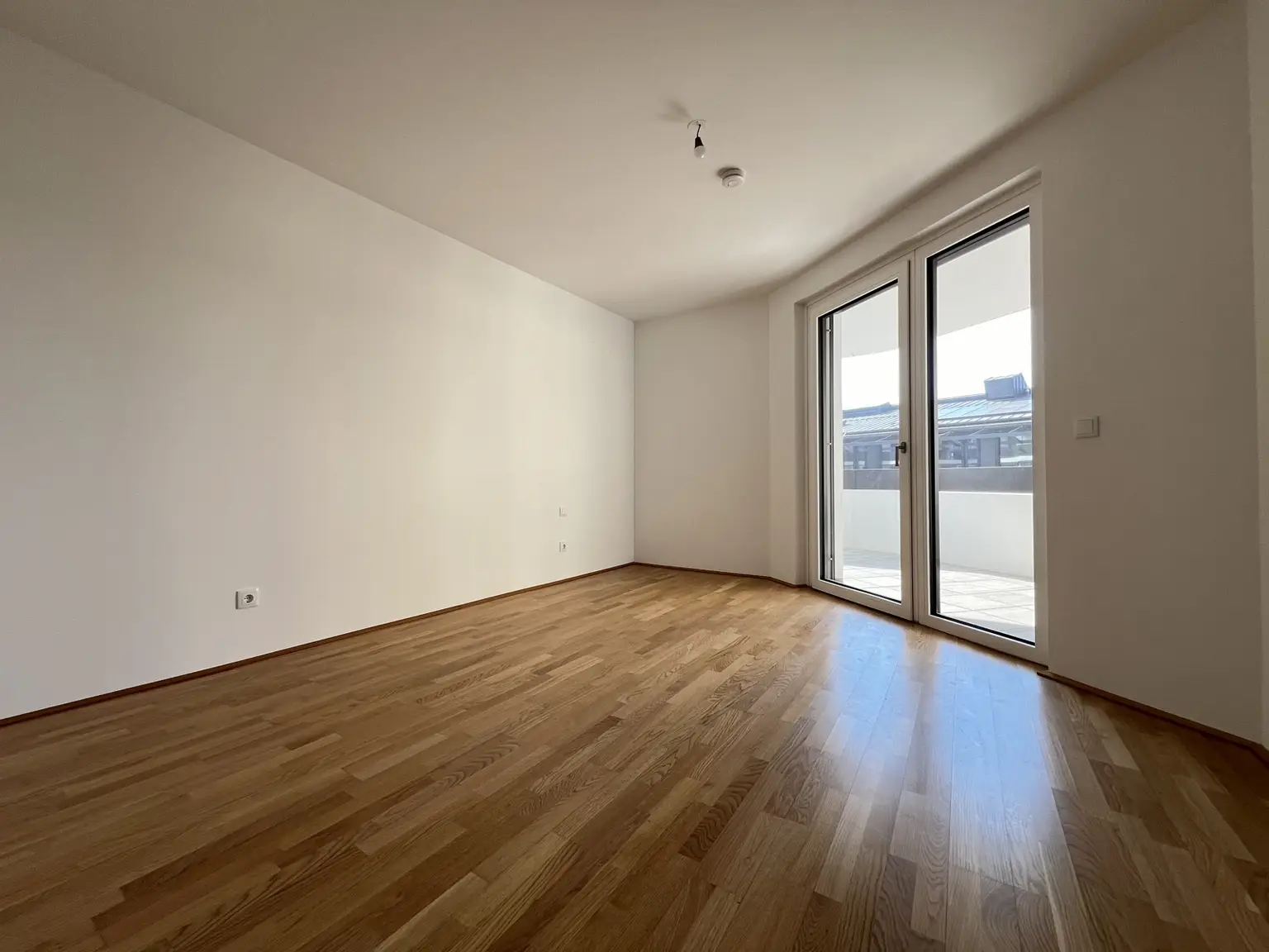 EXKLUSIVER ERSTBEZUG nahe Hauptbahnhof - Sonnige Wohnung mit großzügiger Freifläche und Küche in einem modernen Neubauprojekt