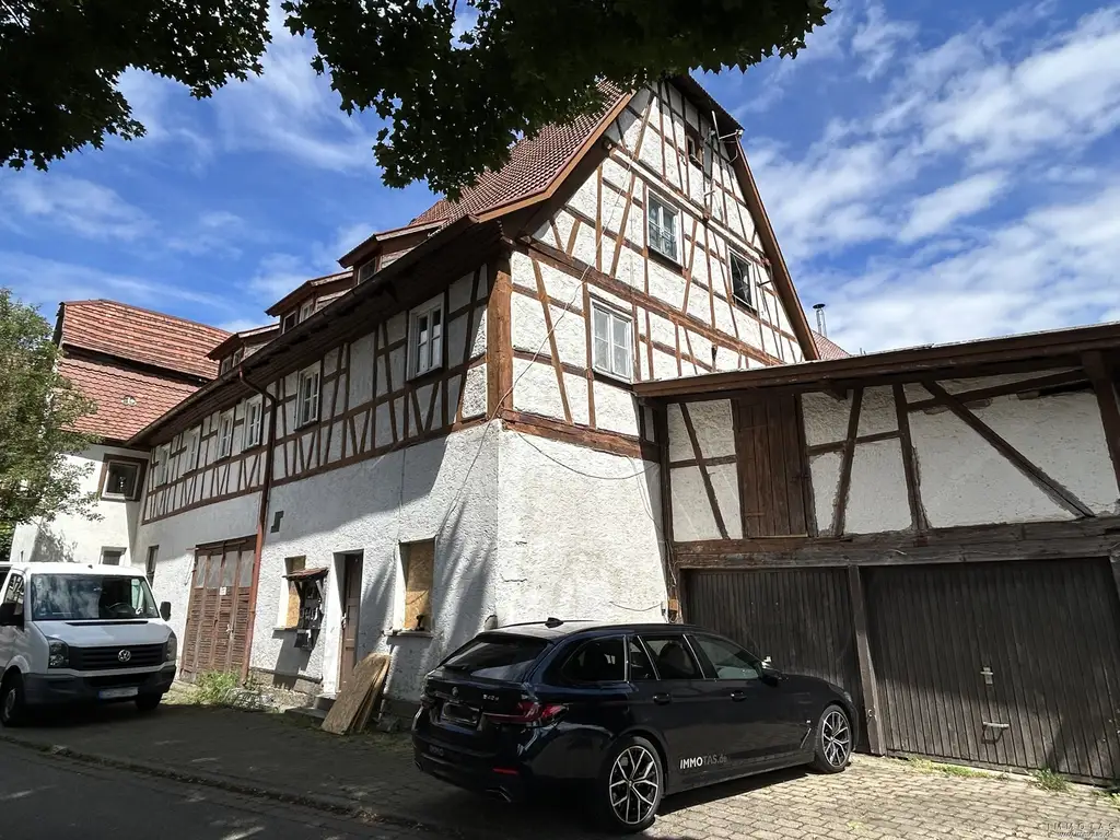 Denkmalgeschütztes Mehrfamilienhaus mit Sanierungspotenzial in Ötisheim