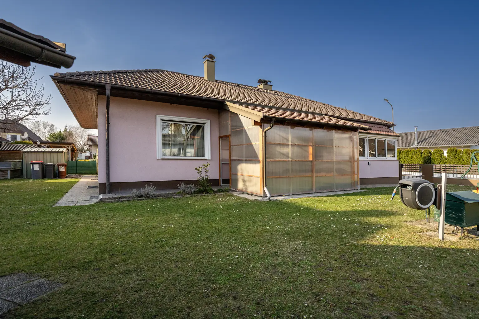 ENTWURF >> Charmantes Einfamilienhaus auf sonnigem Eckgrundstück in Pottendorf 