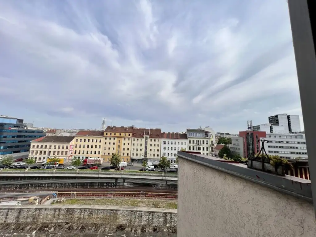 Schnäppchen mit Traumausblick und großer Loggia in Fünfhaus