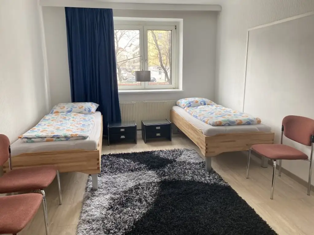 Zentrale 4-Zimmer-Wohnung nahe Mariahilfer Straße – 2 ruhige hofseitige Schlafzimmer & Top-Anbindung (U3/U6/U4)